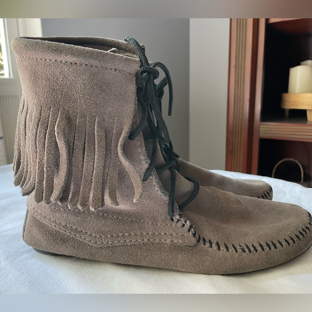 Minnetonka Gray Suede Boho Fringe Festival Lace-Up Boots